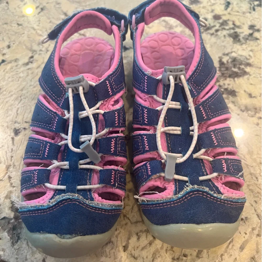 Khombu Kids Pink and Blue water shoes /Sandals 3